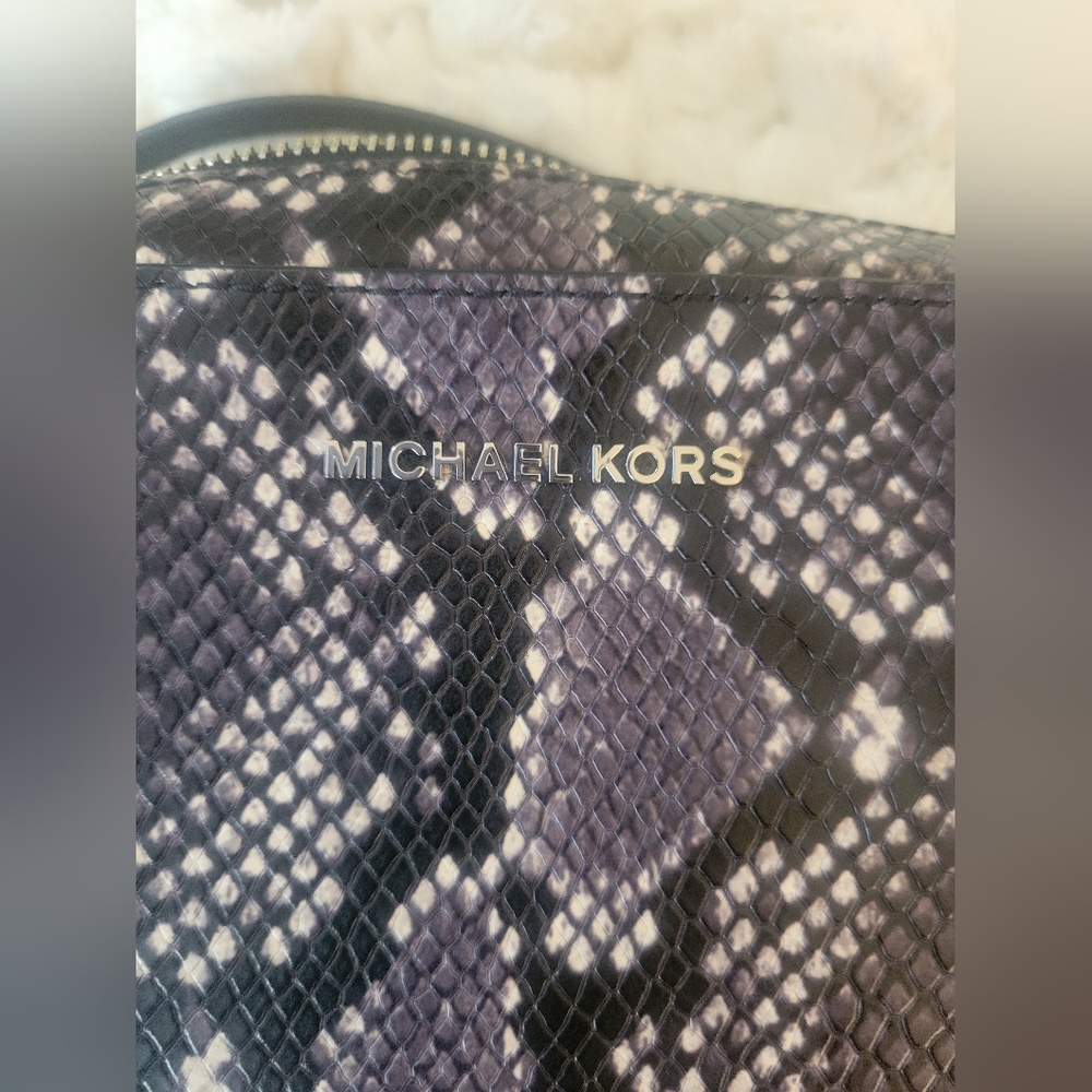 Michael Kors Crossbody - Picture 4 of 9